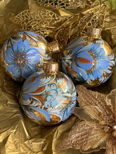 A SET OF CHRISTMAS ORNAMENTS - 115