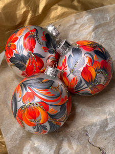 A SET OF CHRISTMAS ORNAMENTS - 104