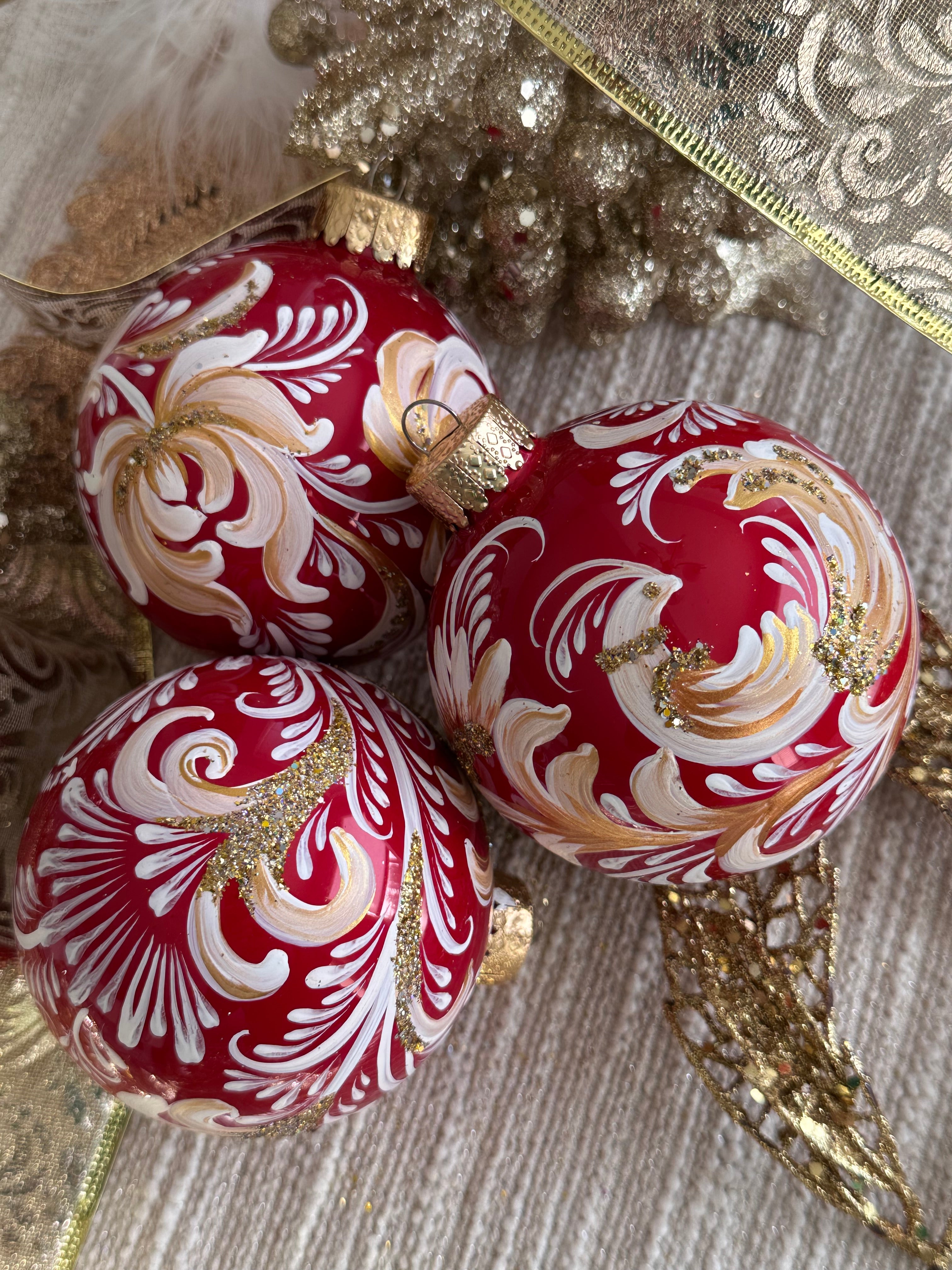 A SET OF CHRISTMAS ORNAMENTS - 110