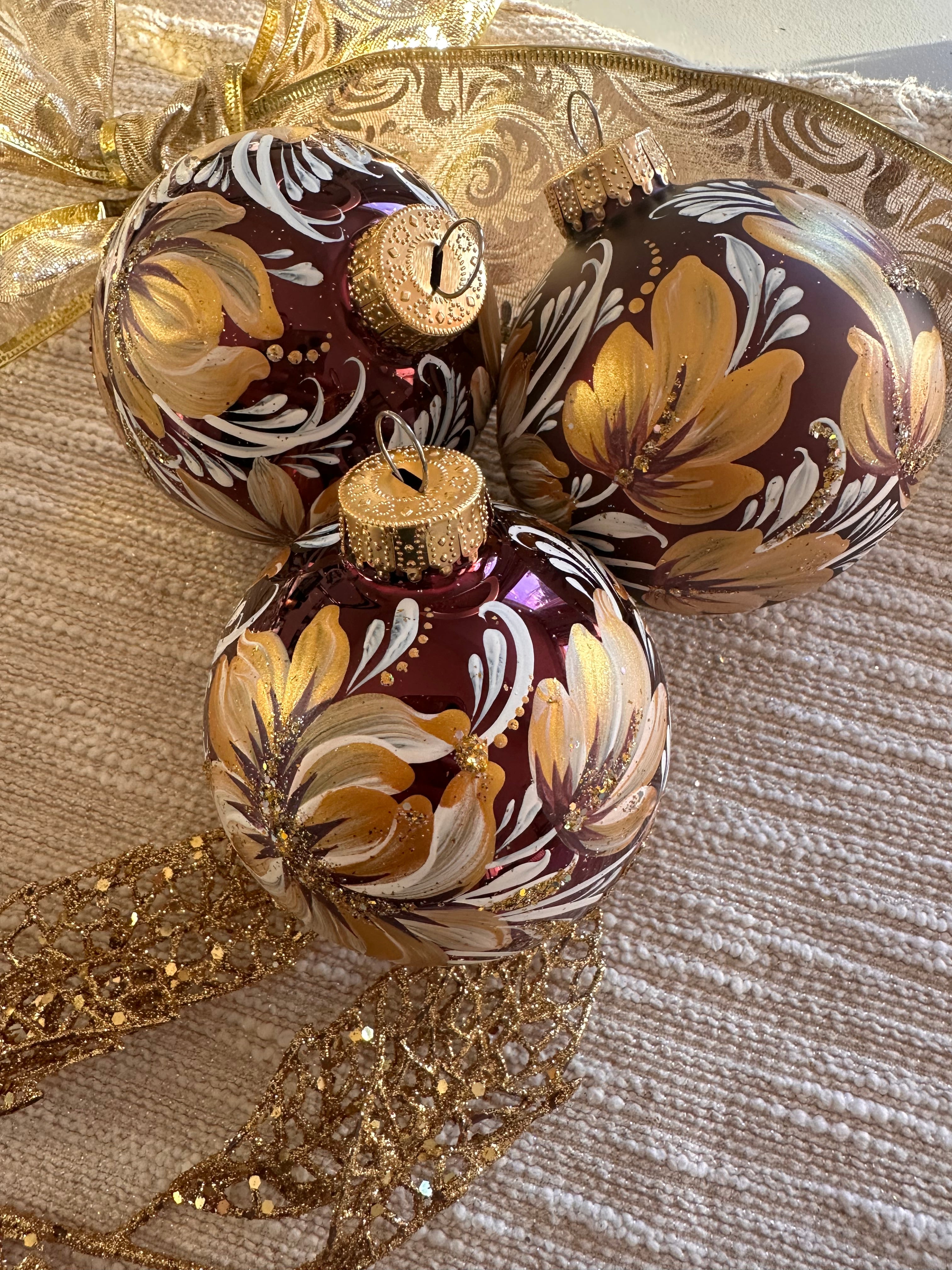 A SET OF CHRISTMAS ORNAMENTS - 128