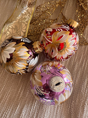 A SET OF CHRISTMAS ORNAMENTS - 122