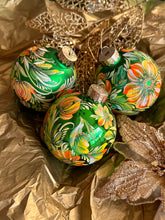 A SET OF CHRISTMAS ORNAMENTS - 101