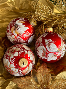 A SET OF CHRISTMAS ORNAMENTS - 103