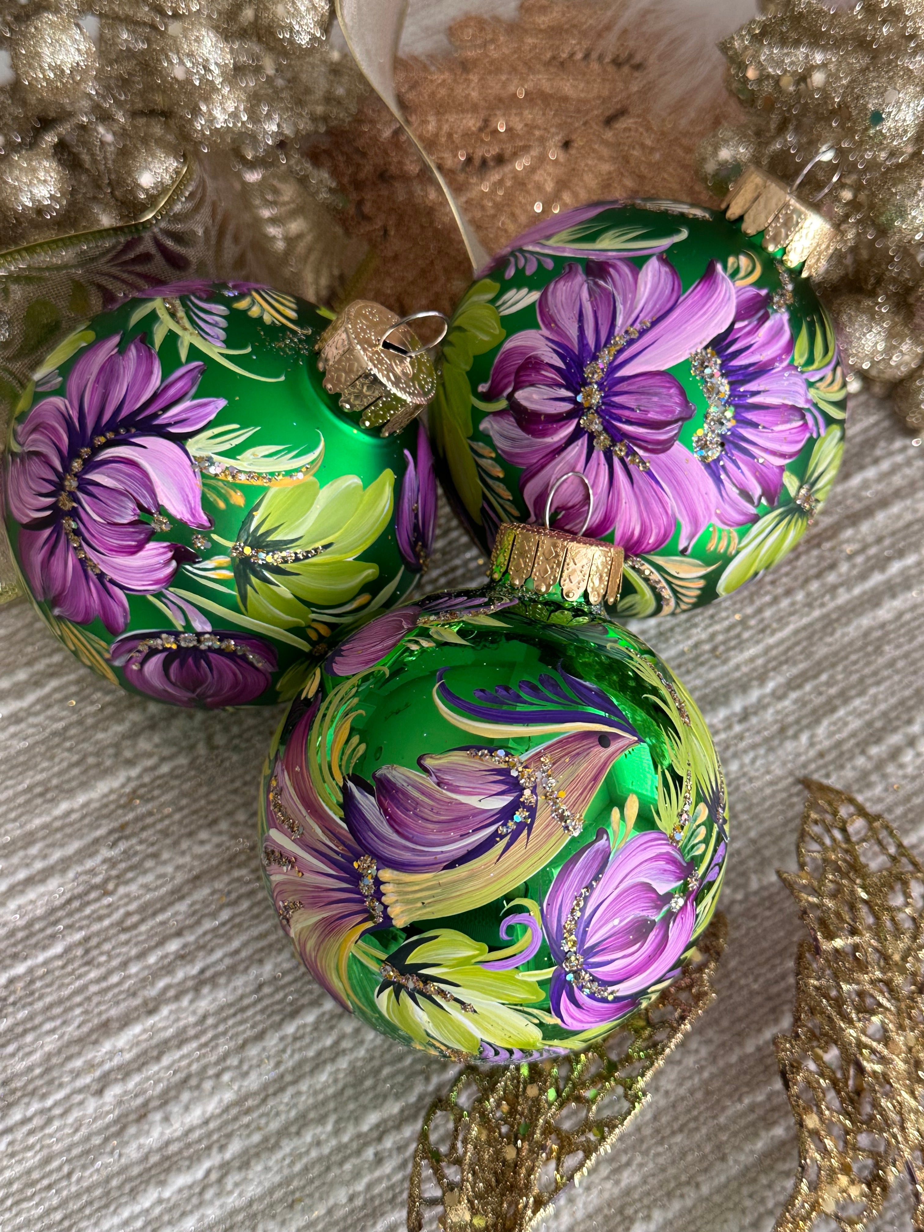 A SET OF CHRISTMAS ORNAMENTS - 108