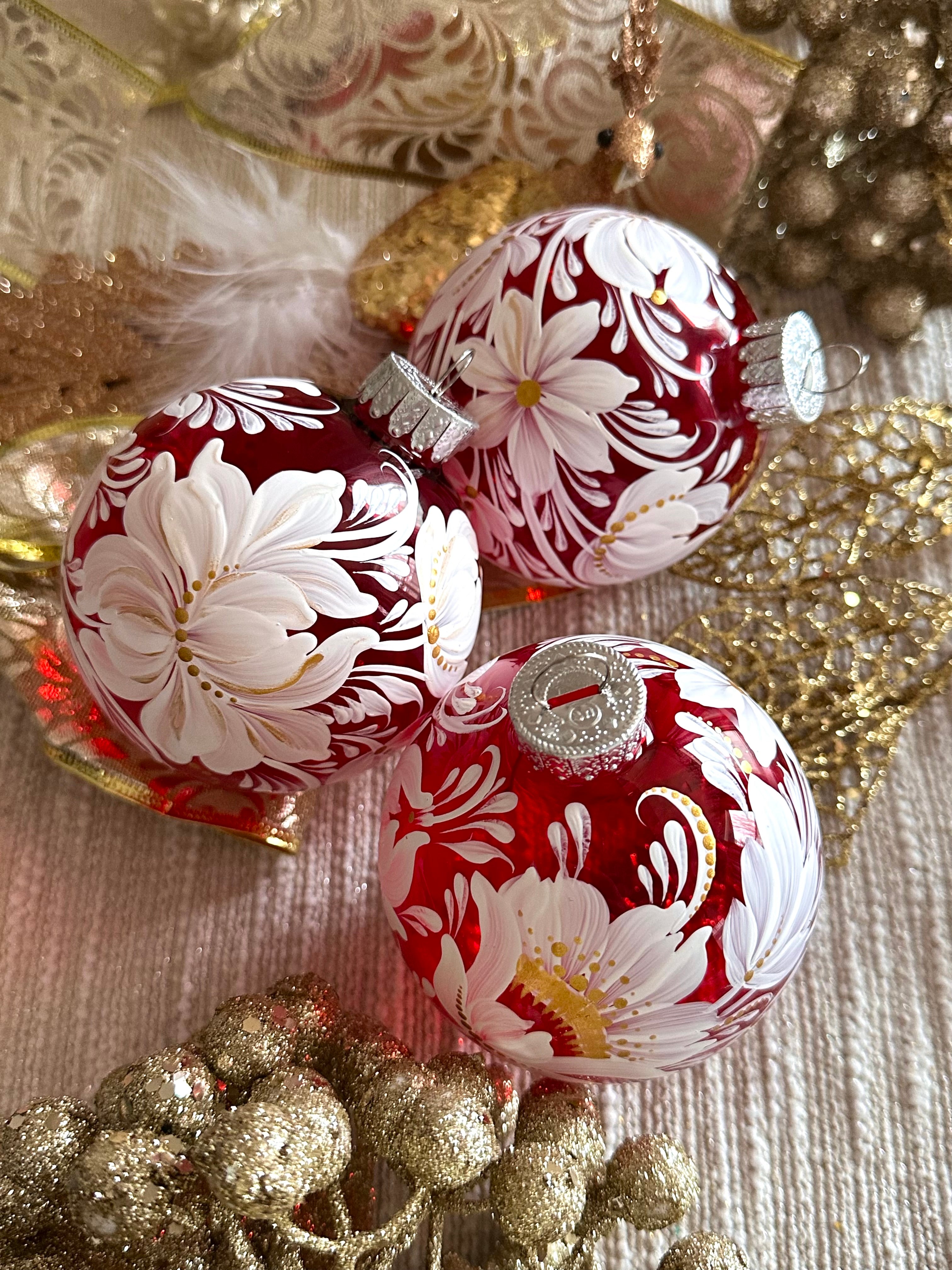 A SET OF CHRISTMAS ORNAMENTS - 120