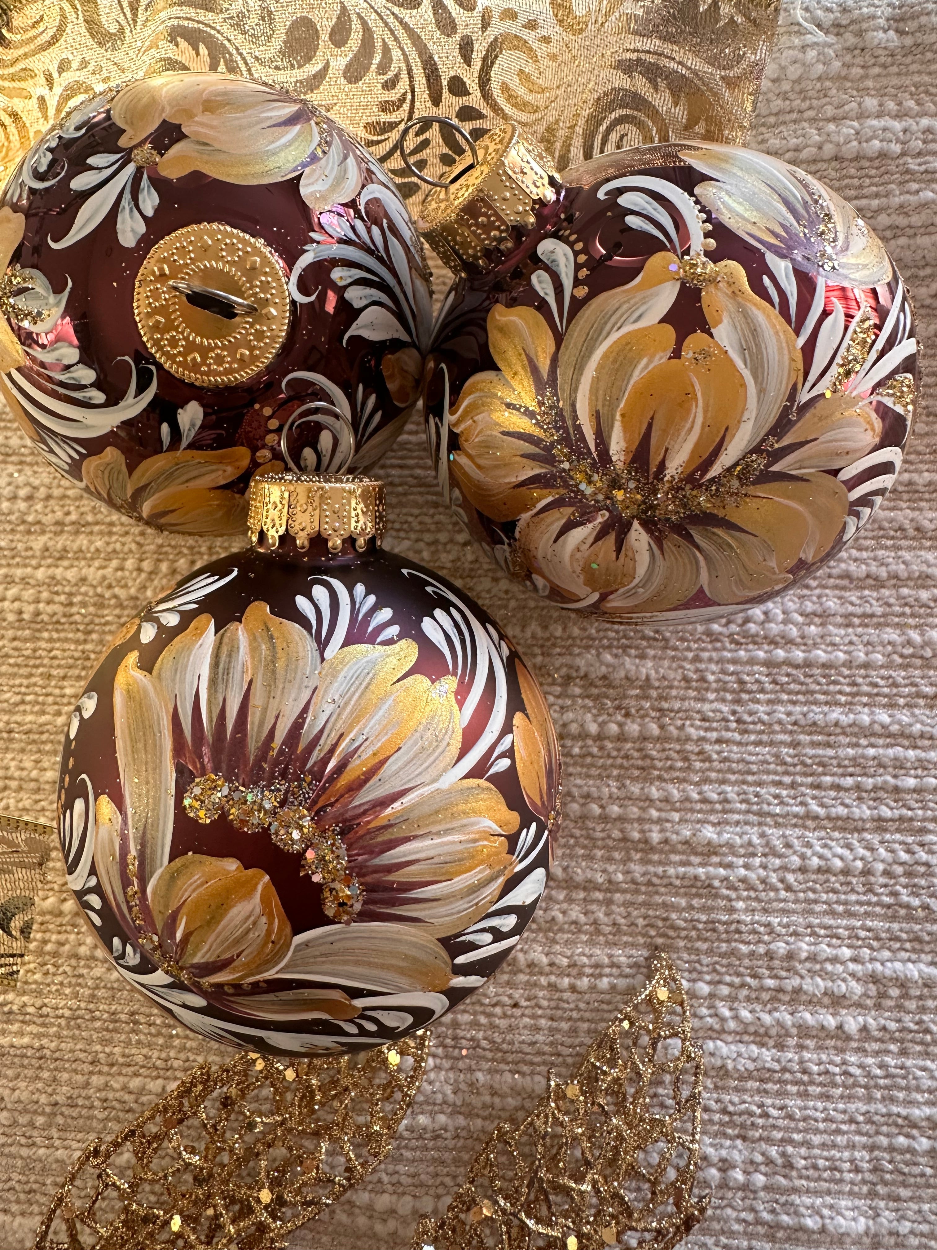 A SET OF CHRISTMAS ORNAMENTS - 128