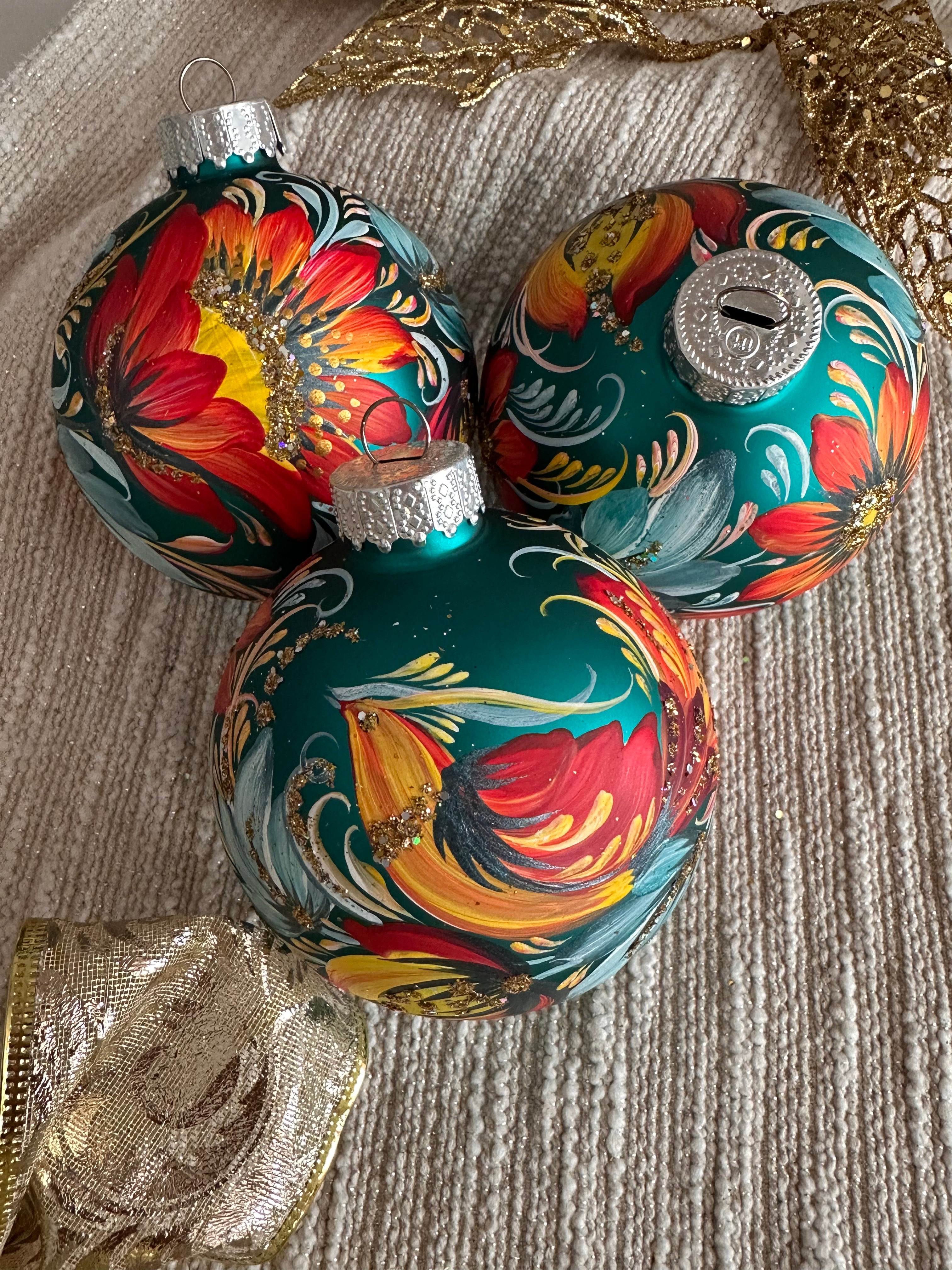 A SET OF CHRISTMAS ORNAMENTS - 127