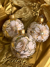 A SET OF CHRISTMAS ORNAMENTS - 124