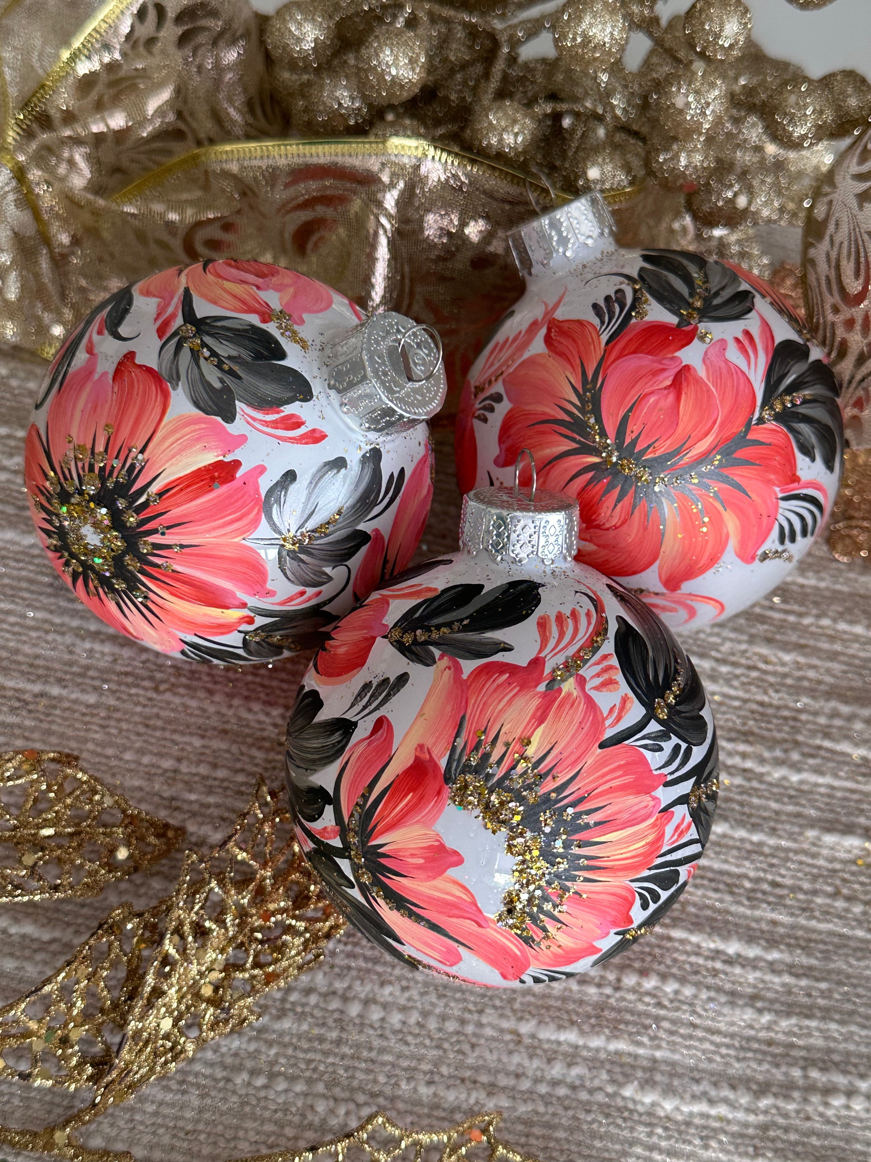A SET OF CHRISTMAS ORNAMENTS - 103